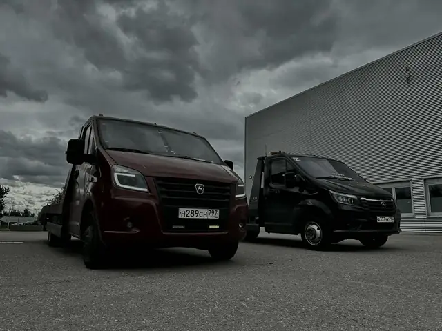 Два эвакуатора ЩаПриедем на площадке